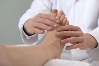 How to Handle Swollen Feet and Ankles